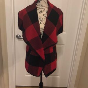 Yacun Women’s Buffalo plaid vest with open lapel.